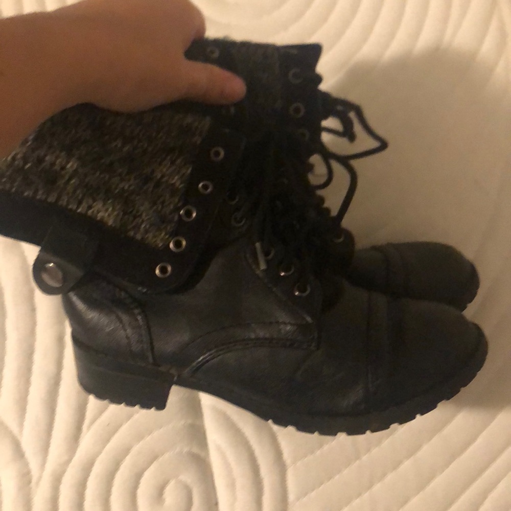 Combat boots